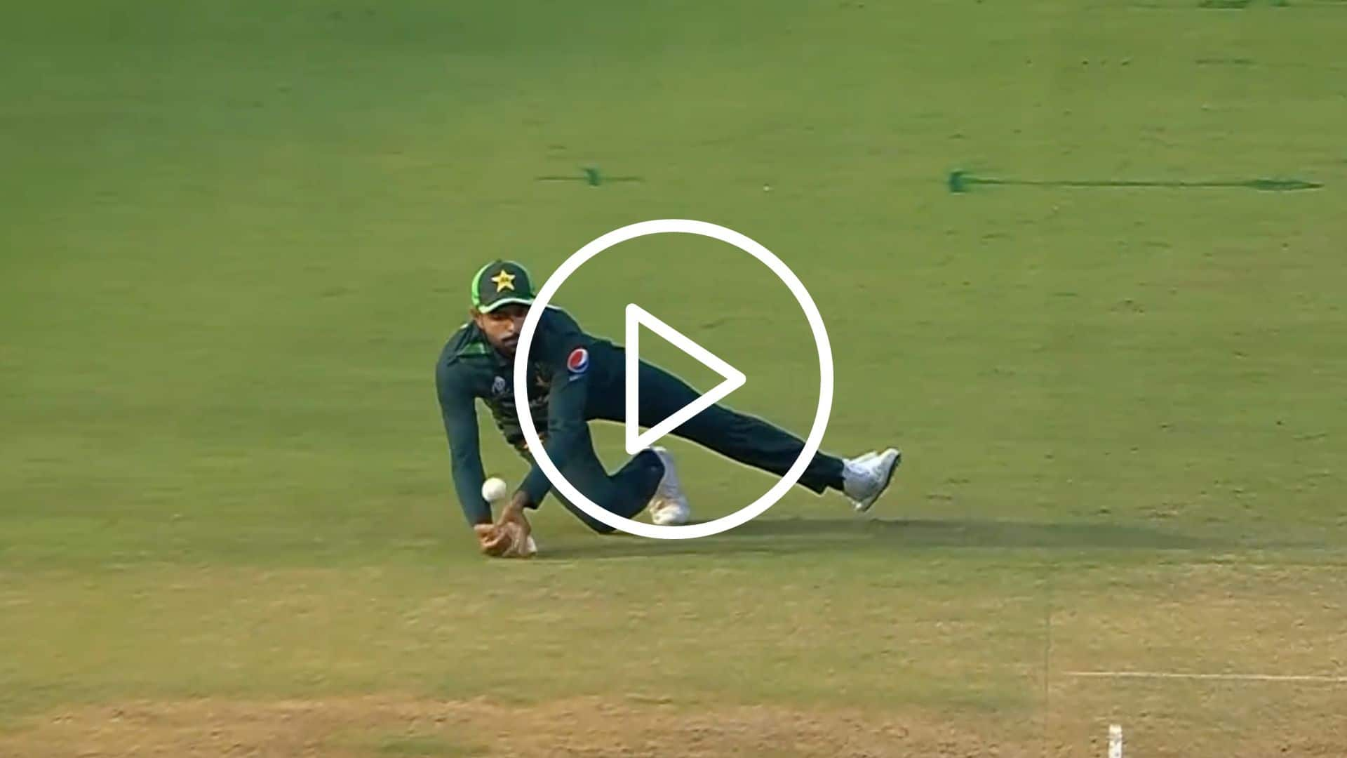 [Watch] Babar Azam Drops An 'Absolute Sitter' As Steve Smith Survives